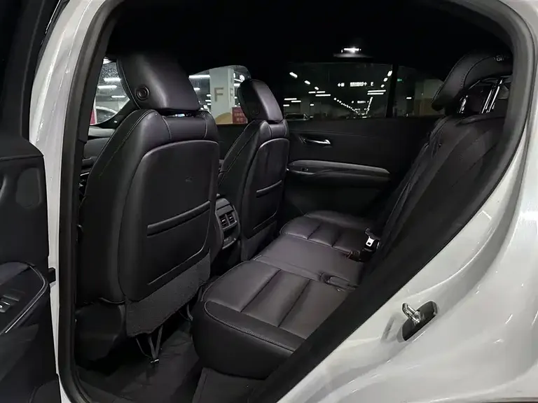 Cadillac XT4 Facelift 28 T 2 WD Leading