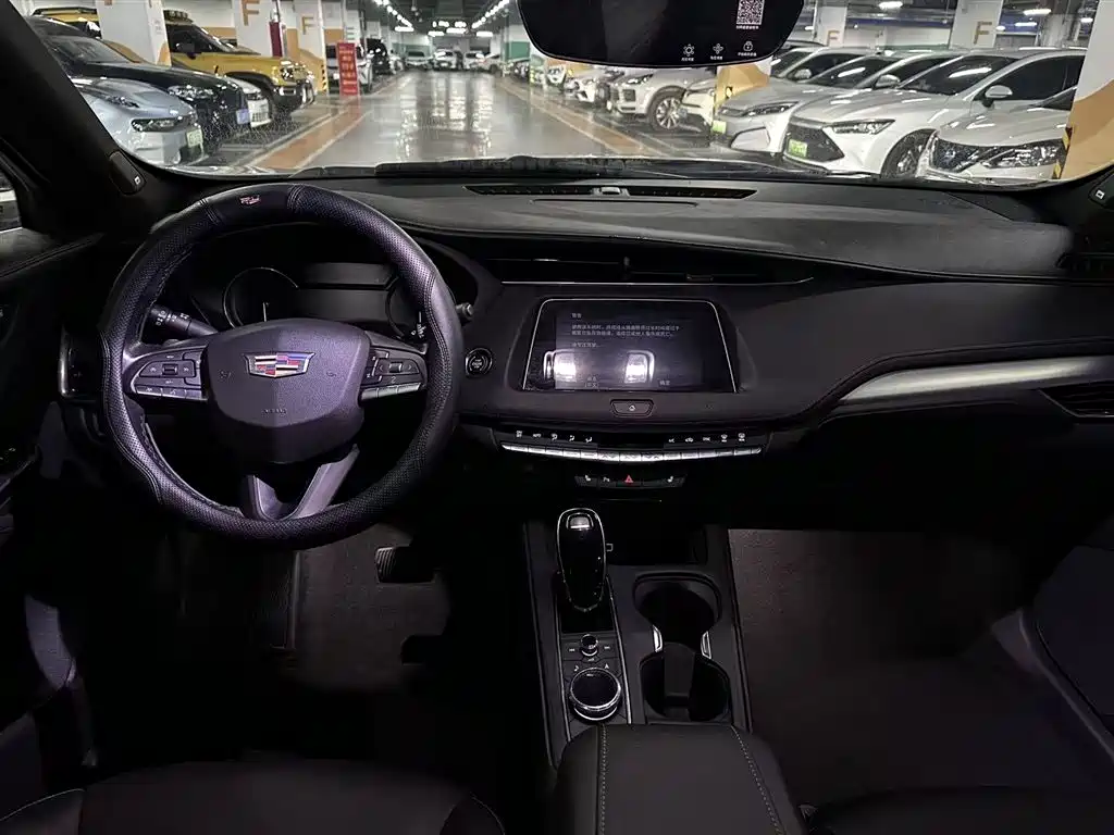 Cadillac XT4 Facelift 28 T 2 WD Leading