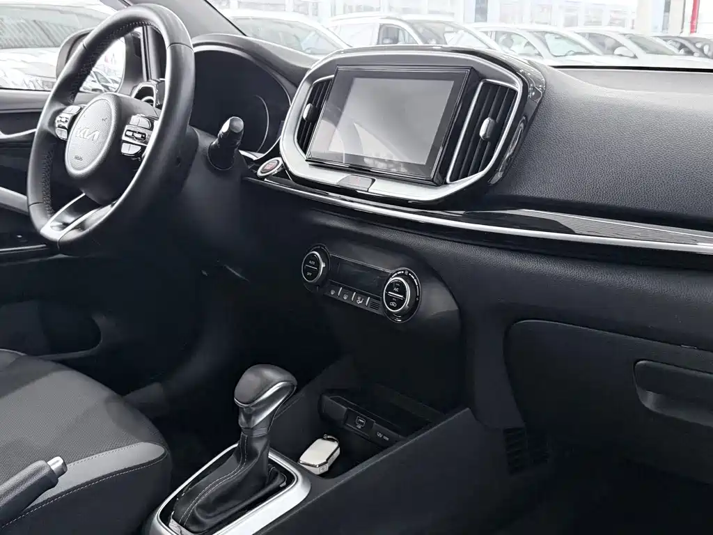 Stonic 1.4 L CVT Sunroof