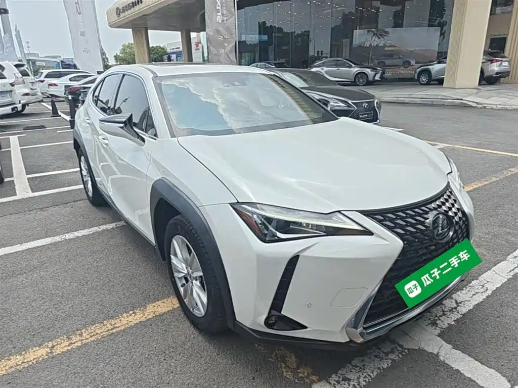 Lexus UX 260 h ·