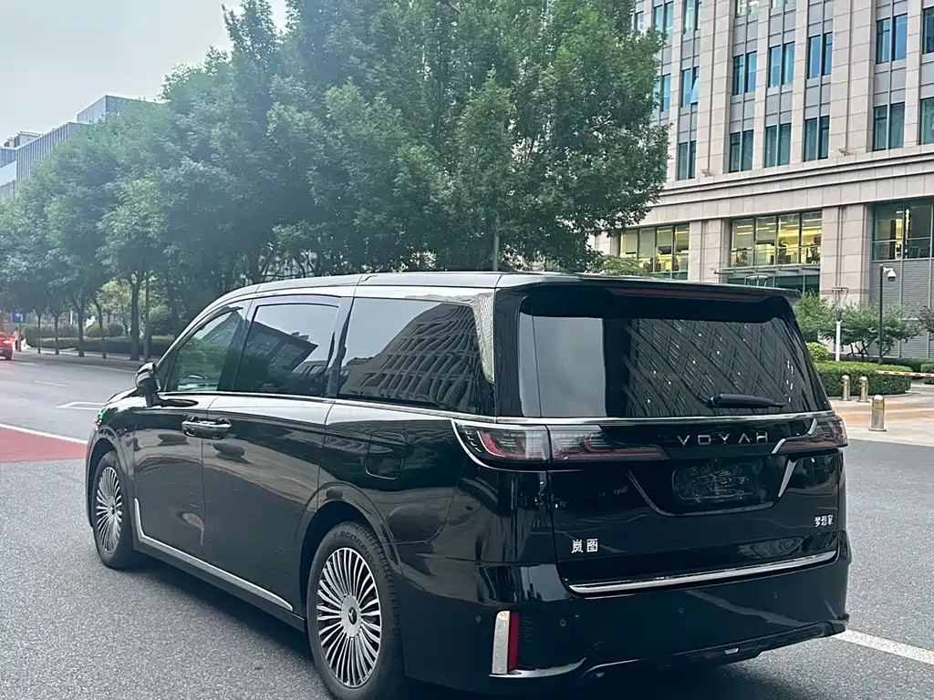 Voyah Dreamer PHEV 4 WD Distinguished Kunpeng