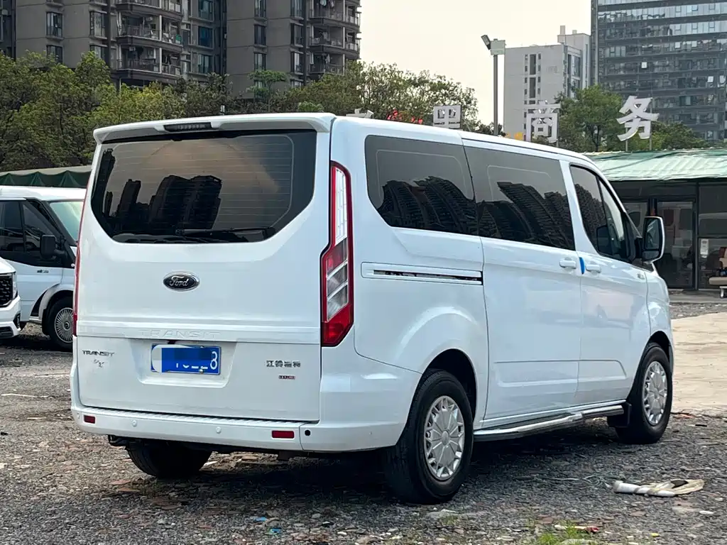 Transit 全顺 2019款 2.0 T柴油商旅型短轴低顶9座国VI