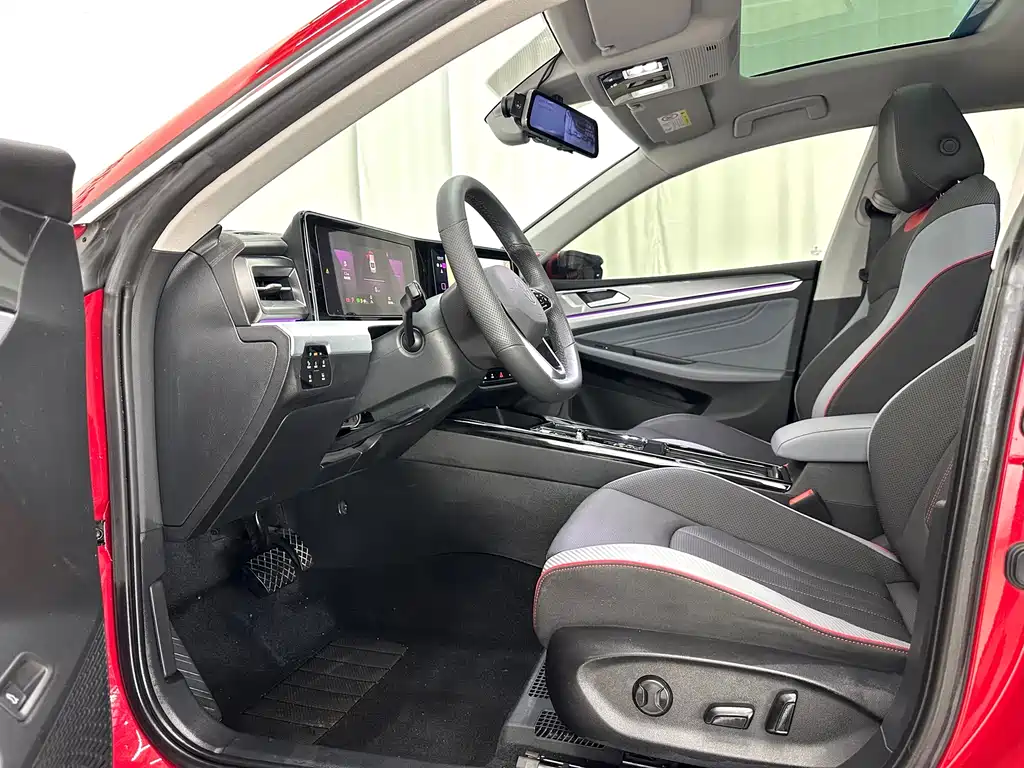 Lamando Lamando L 280 TSI DSG Super Hot Flagship
