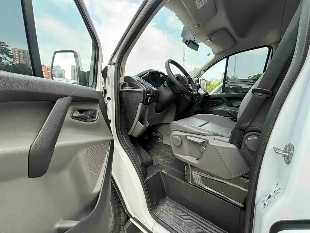 Transit 2.0 T Diesel Business Travel MWB Mid Roof 9-seat CN-VI