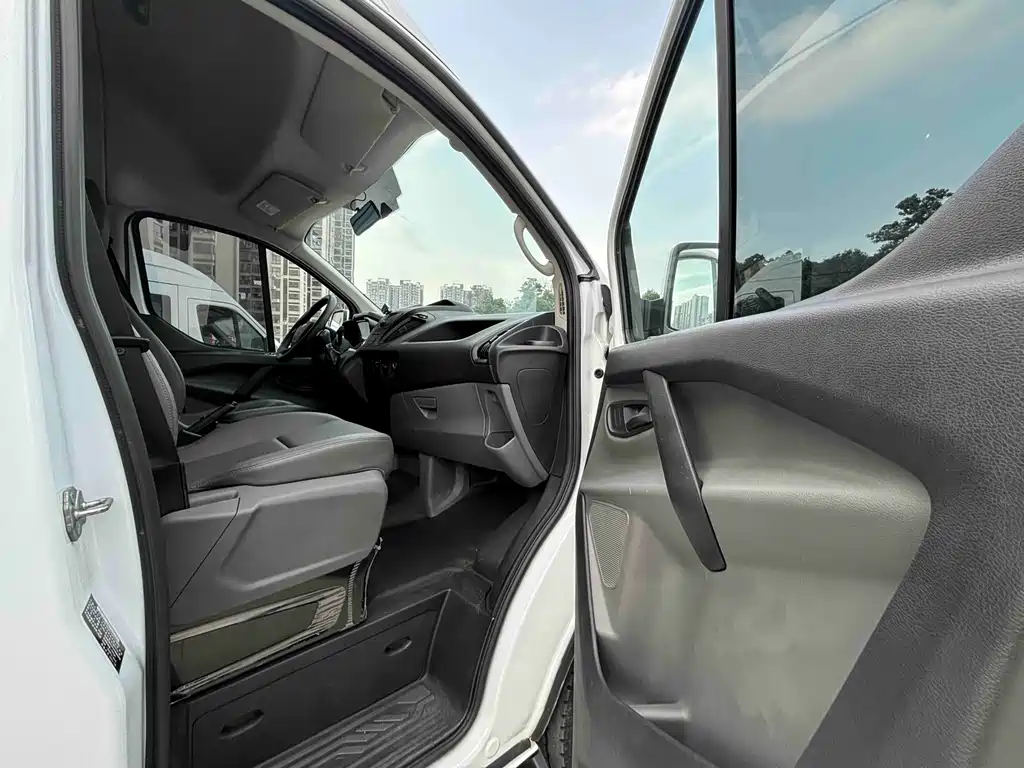 Transit 2.0 T Diesel Business Travel MWB Mid Roof 9-seat CN-VI
