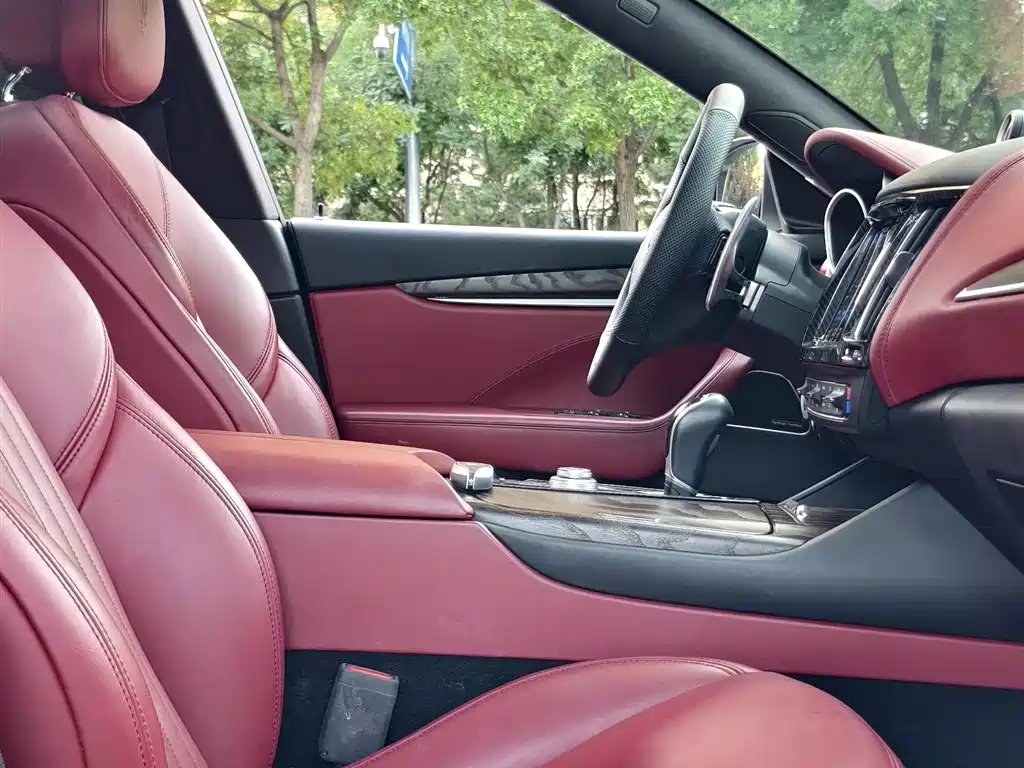 Levante 3.0 T Standard