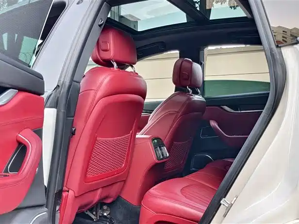 Levante 3.0 T Standard