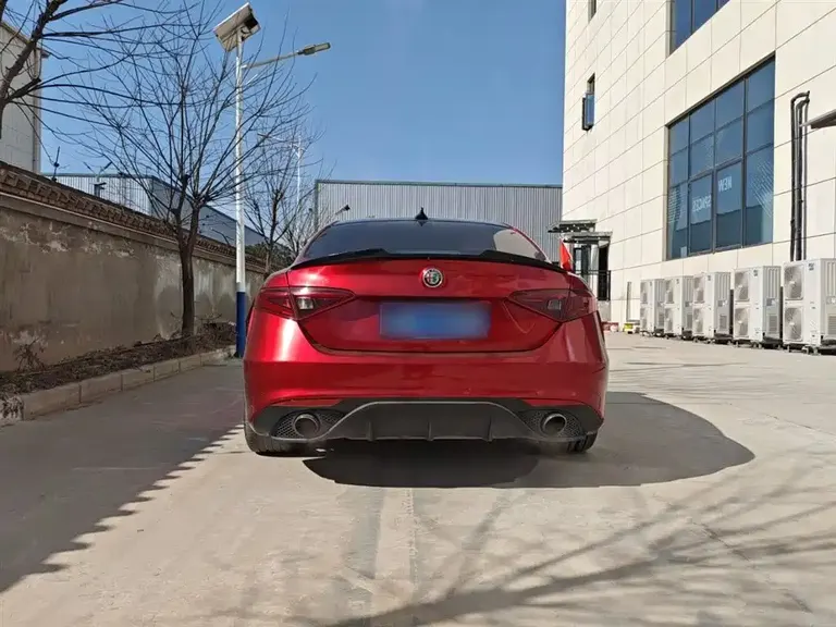 Alfa Romeo Giulia 2.0 T 280 HP Luxury