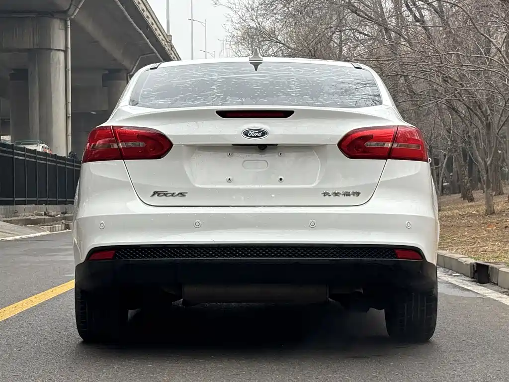 Focus Sedan 1.6 L Auto Style Smart Travel