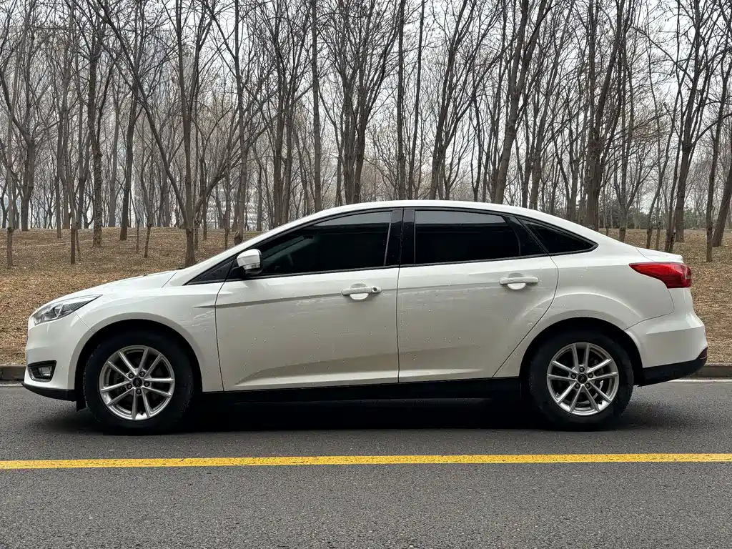 Focus Sedan 1.6 L Auto Style Smart Travel