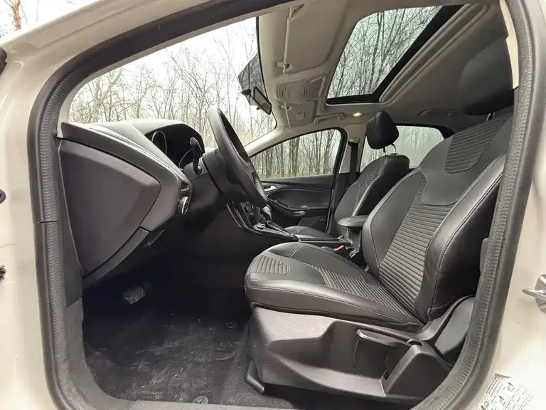 Ford Focus Sedan 1.6 L Auto Style Smart Travel