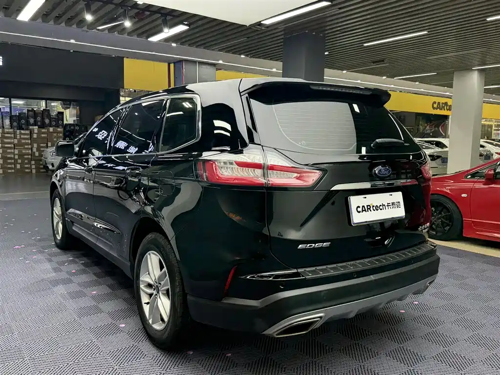 Edge EcoBoost 245 2 WD Elite Sharp 5-seat