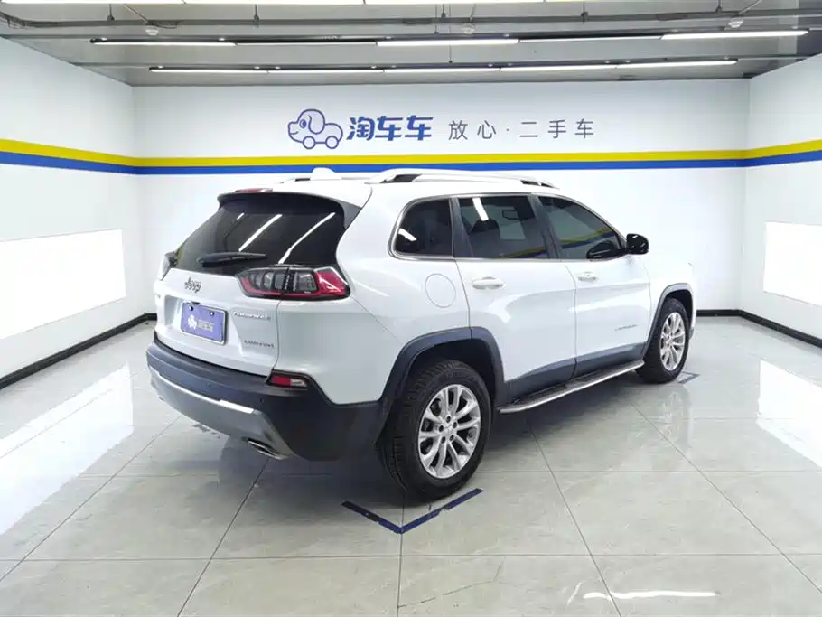 Cherokee 2.0 T 2 WD Smart Enjoyment CN-V