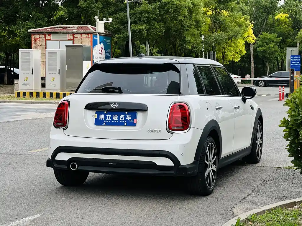 MINI Facelift 1.5 T COOPER Artist 5-door