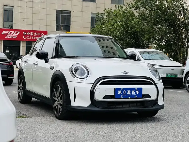 MINI Facelift 1.5 T COOPER Artist 5-door
