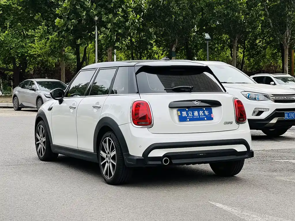 MINI Facelift 1.5 T COOPER Artist 5-door