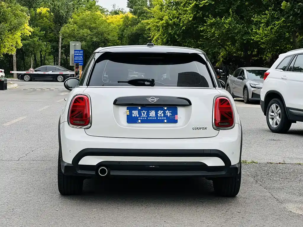 MINI Facelift 1.5 T COOPER Artist 5-door