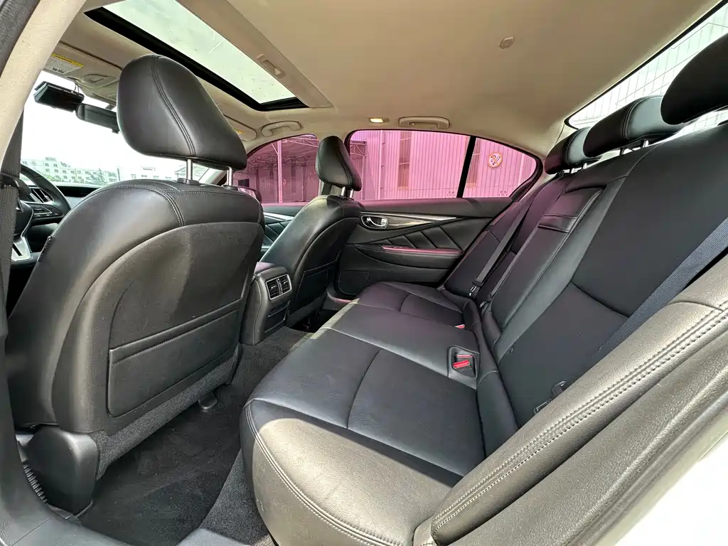 Infiniti Q50 L 2.0 T Comfort CN-VI
