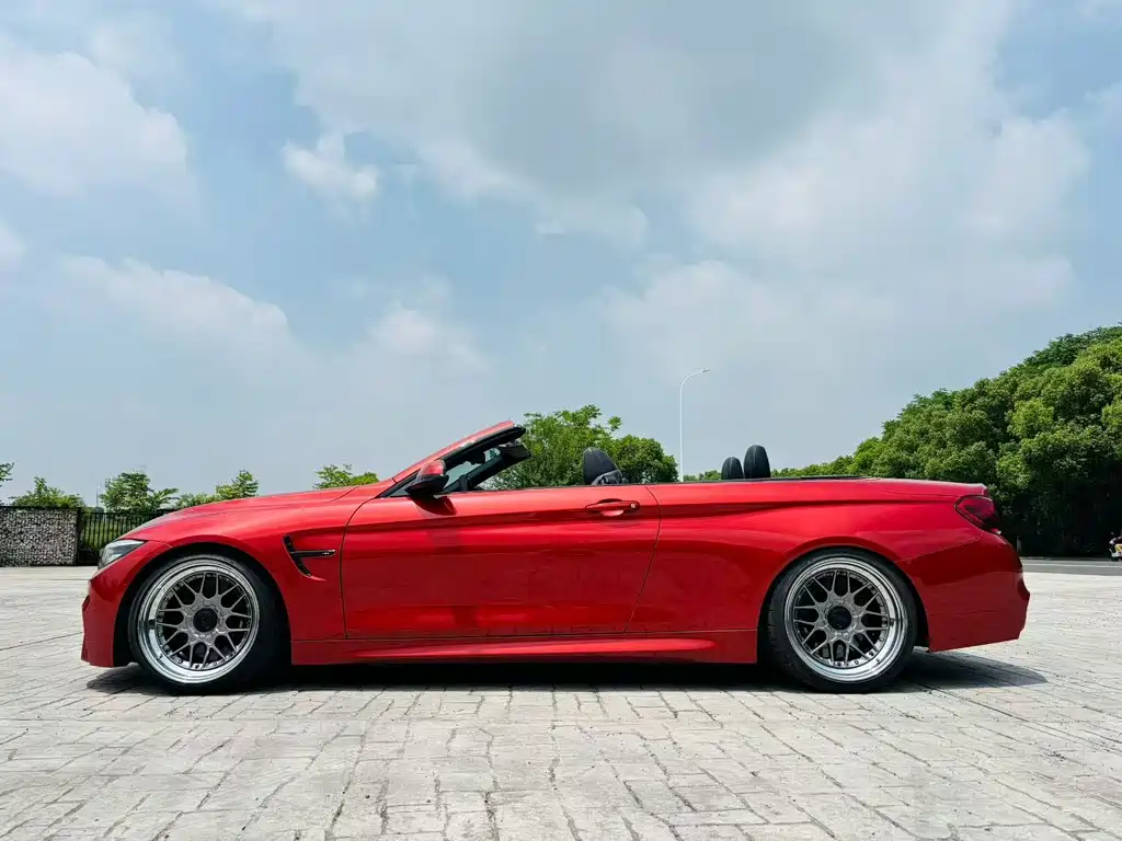 BMW M4 M4 Convertible Coupe