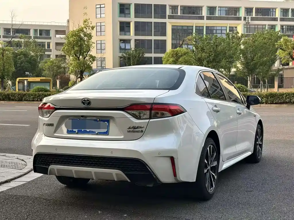 Levin Dual Engine 1.8 H E-CVT Sport