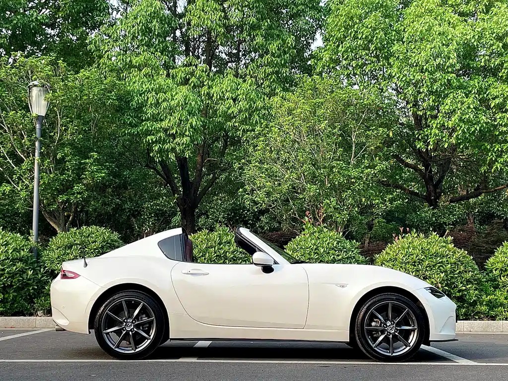 Mazda MX-5 马自达MX-5 2018款 2.0 L RF 珍珠白