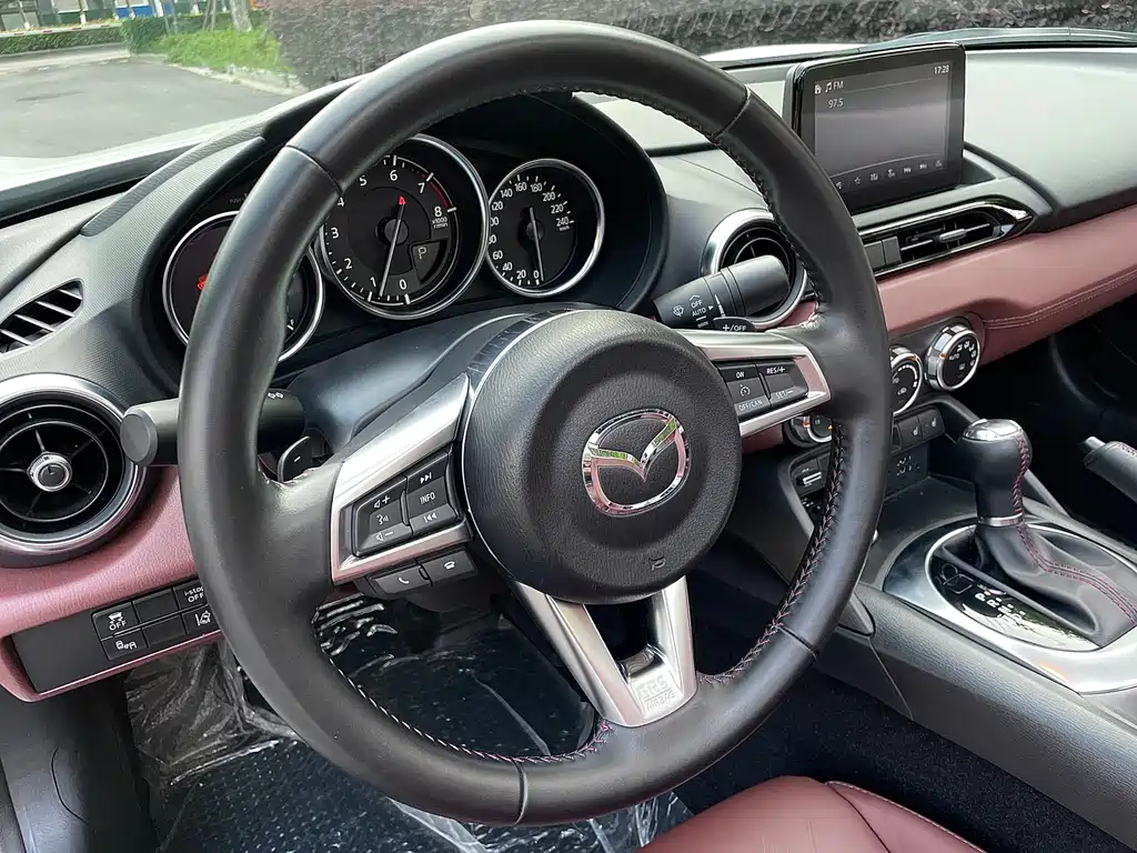 Mazda MX-5 马自达MX-5 2018款 2.0 L RF 珍珠白