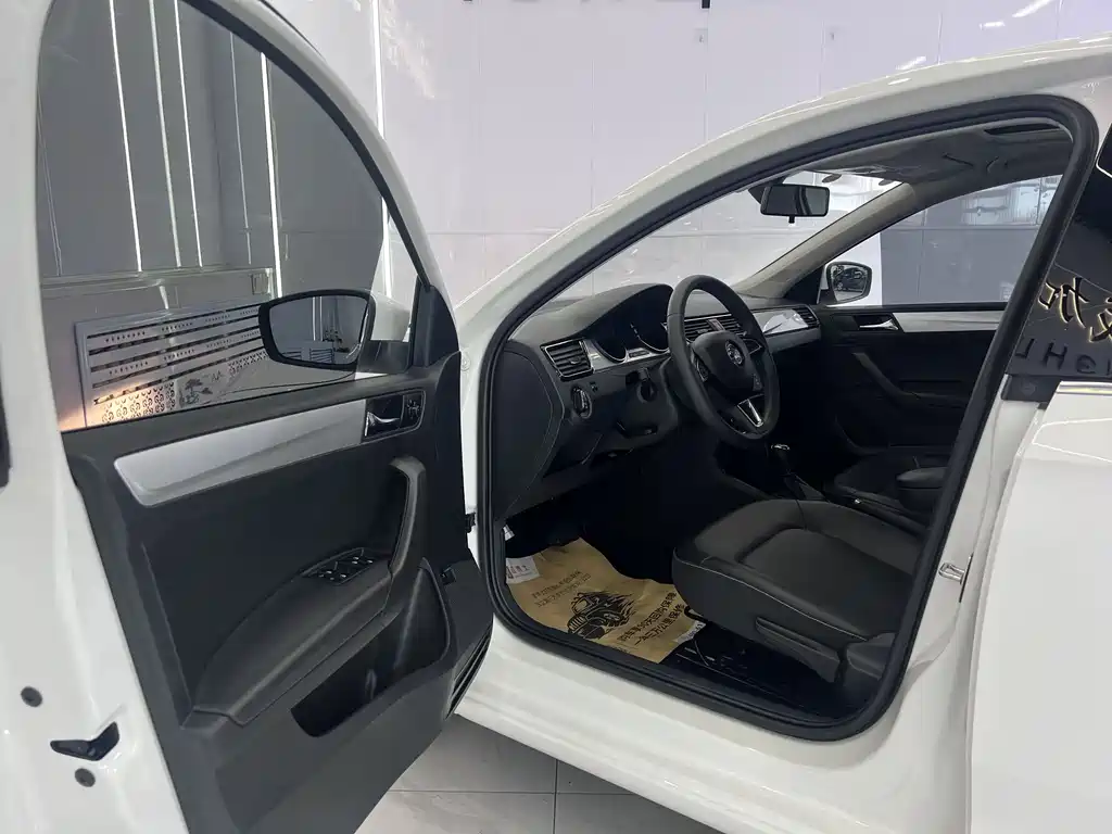 Rapid 1.5 L Auto Comfort Enjoyment