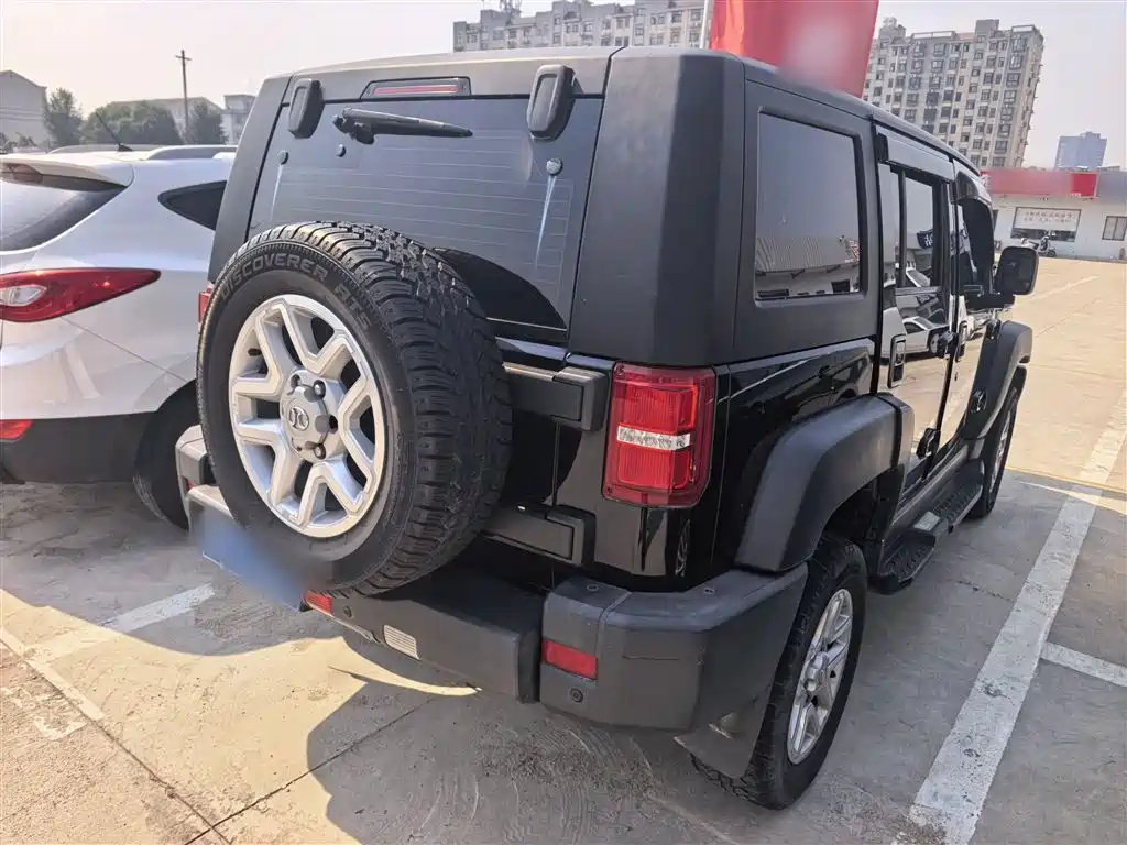 BAIC BJ40 40 L 2.0 T Manual 4 WD Distinguished