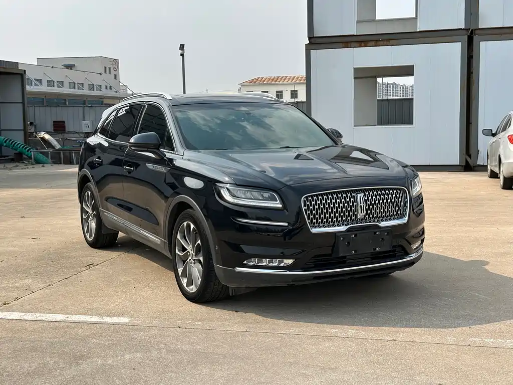 Nautilus 2.0 T 4 WD Graceful