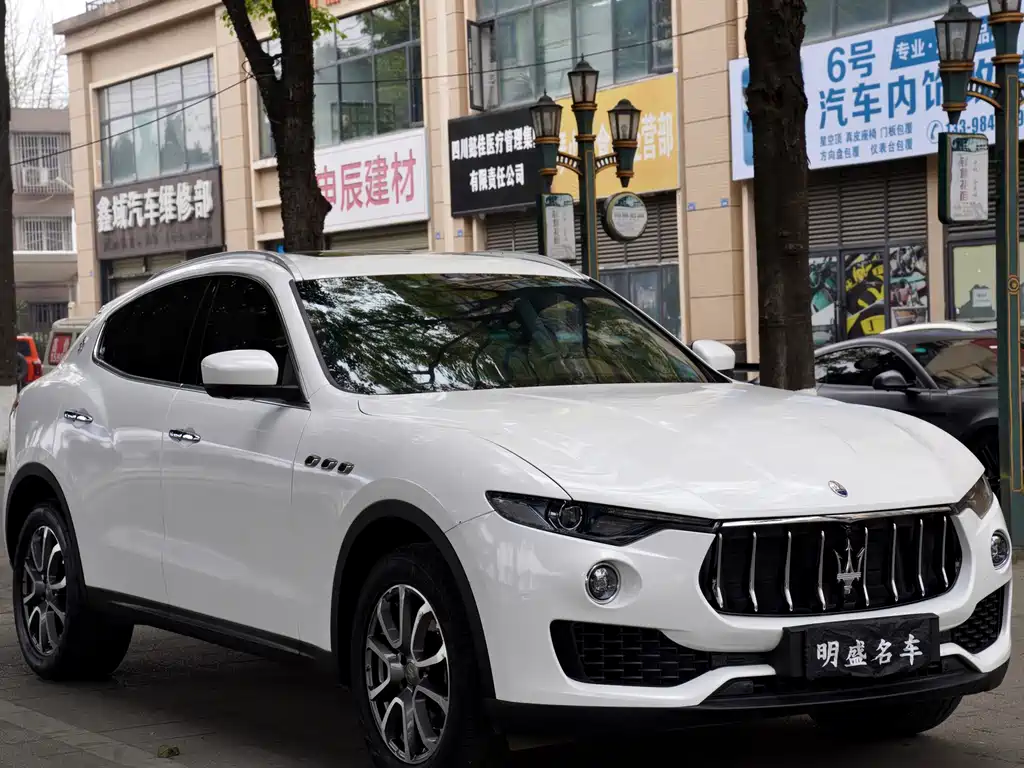 Levante 3.0 T Standard CN-V