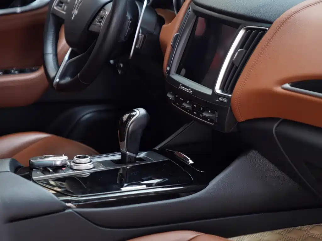 Levante 3.0 T Standard CN-V