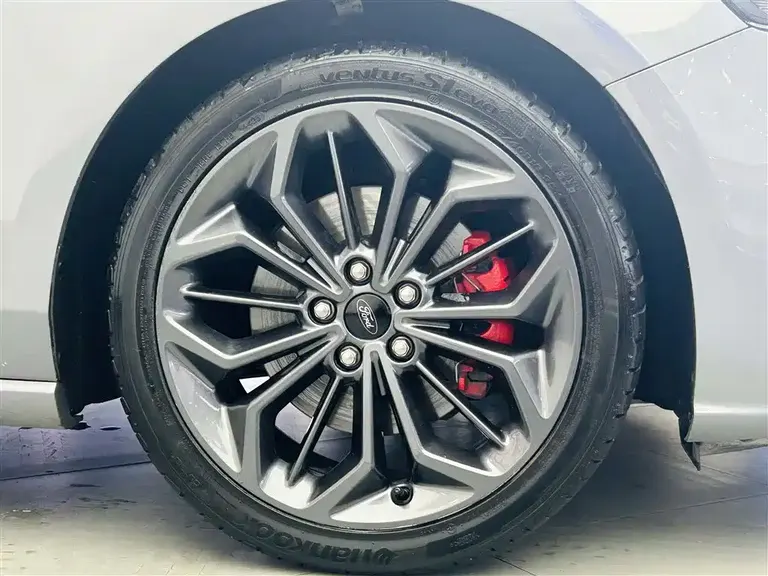 Ford Focus Sedan EcoBoost 180 Auto ST Line