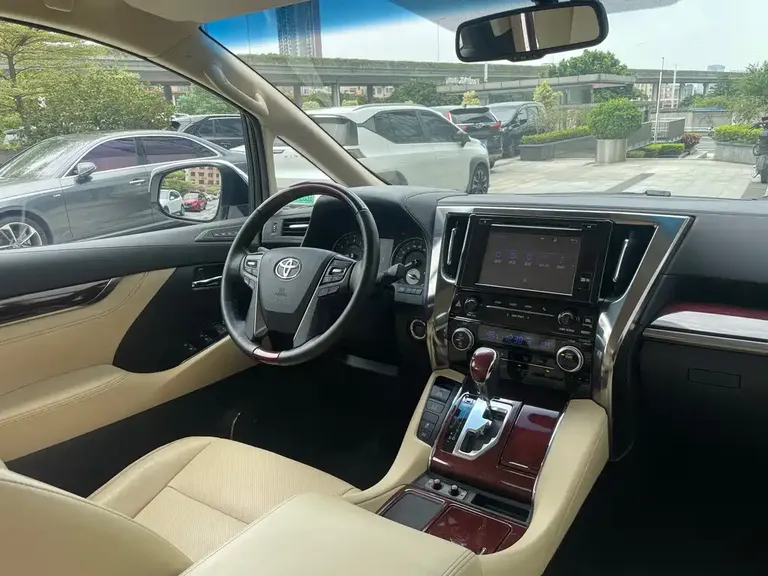 Toyota Alphard 3.5 L Luxury