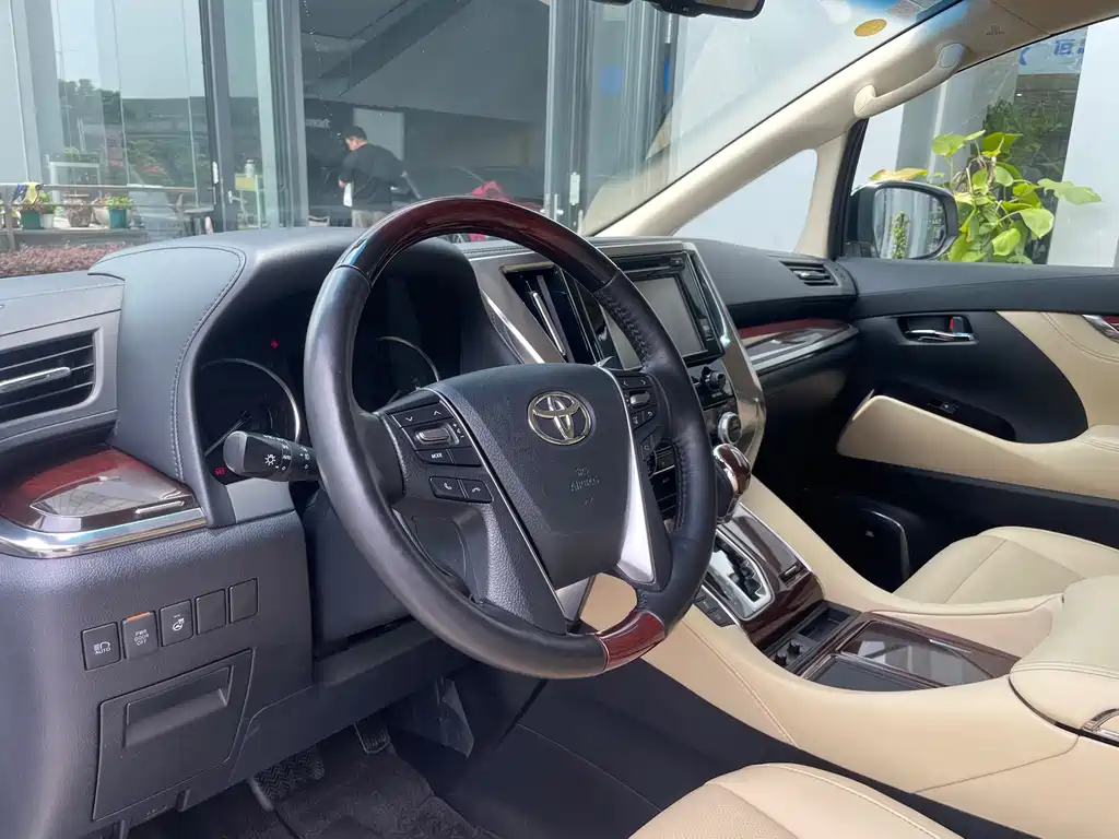 Alphard 3.5 L Luxury
