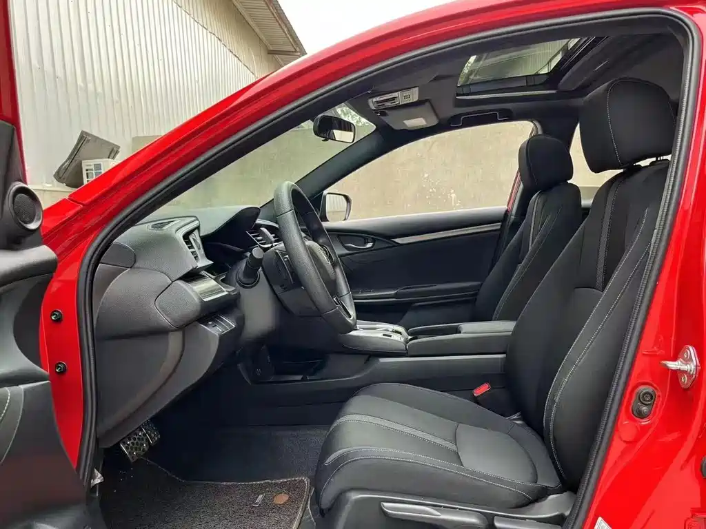Civic HATCHBACK 220 TURBO CVT New Sharp Control