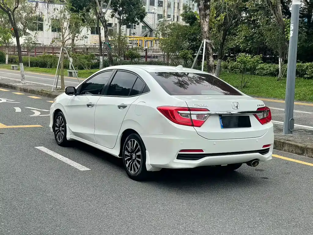 Crider 1.8 L Auto Luxury