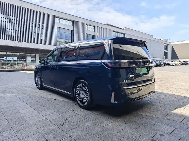 Voyah Dreamer PHEV 4 WD Flagship Kunpeng