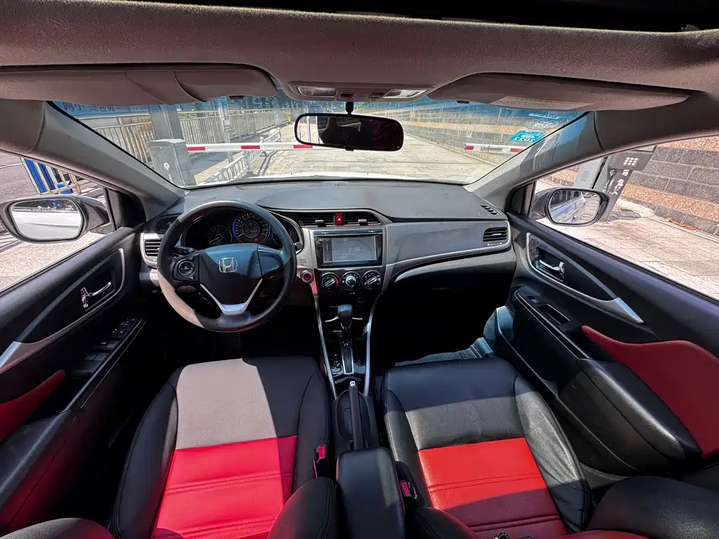 Crider 1.8 L CVT Luxury