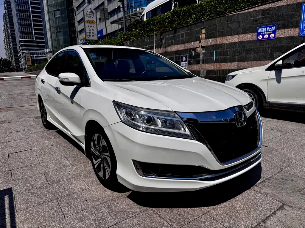 Crider 1.8 L CVT Luxury