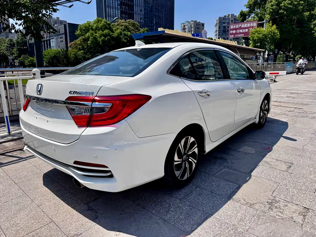 Crider 1.8 L CVT Luxury