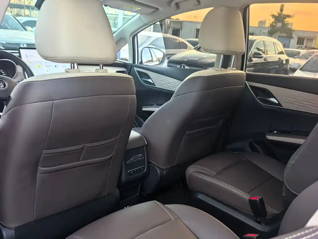 Song MAX NEV DM-i 105 KM Executive