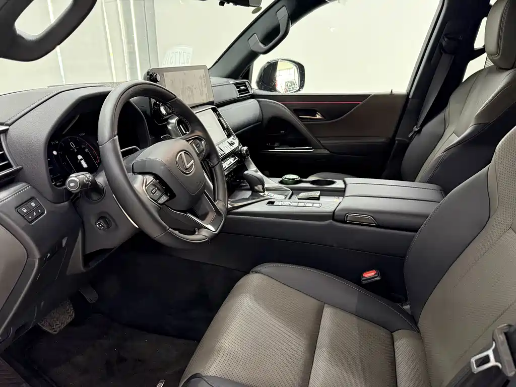 Lexus LX 700 h OVERTRAIL