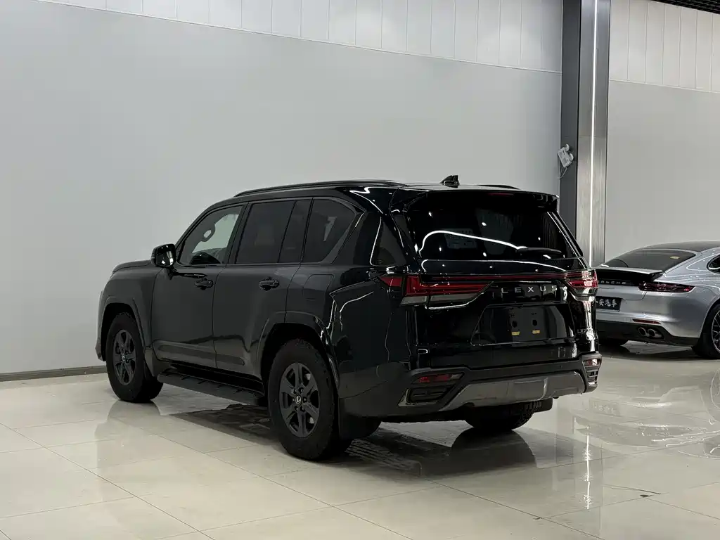 Lexus LX 700 h OVERTRAIL
