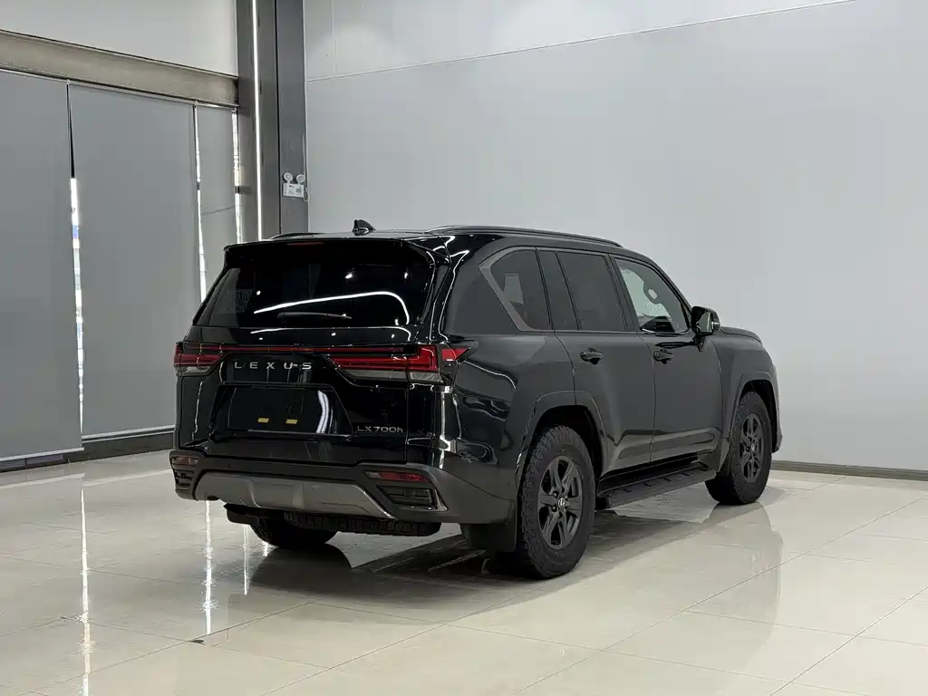 Lexus LX 700 h OVERTRAIL