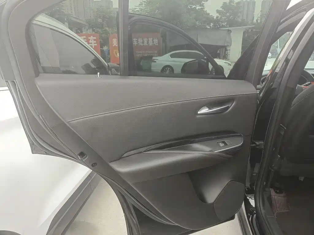 Cadillac XT4 28 T 2 WD Tech