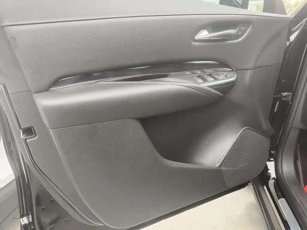 Cadillac XT4 28 T 2 WD Tech