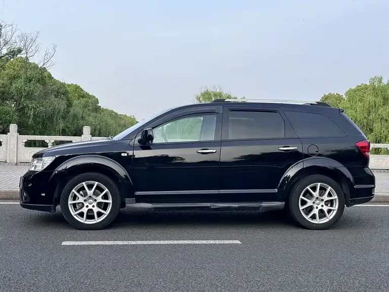 Dodge Journey 2.4 L 2 WD Premium Style