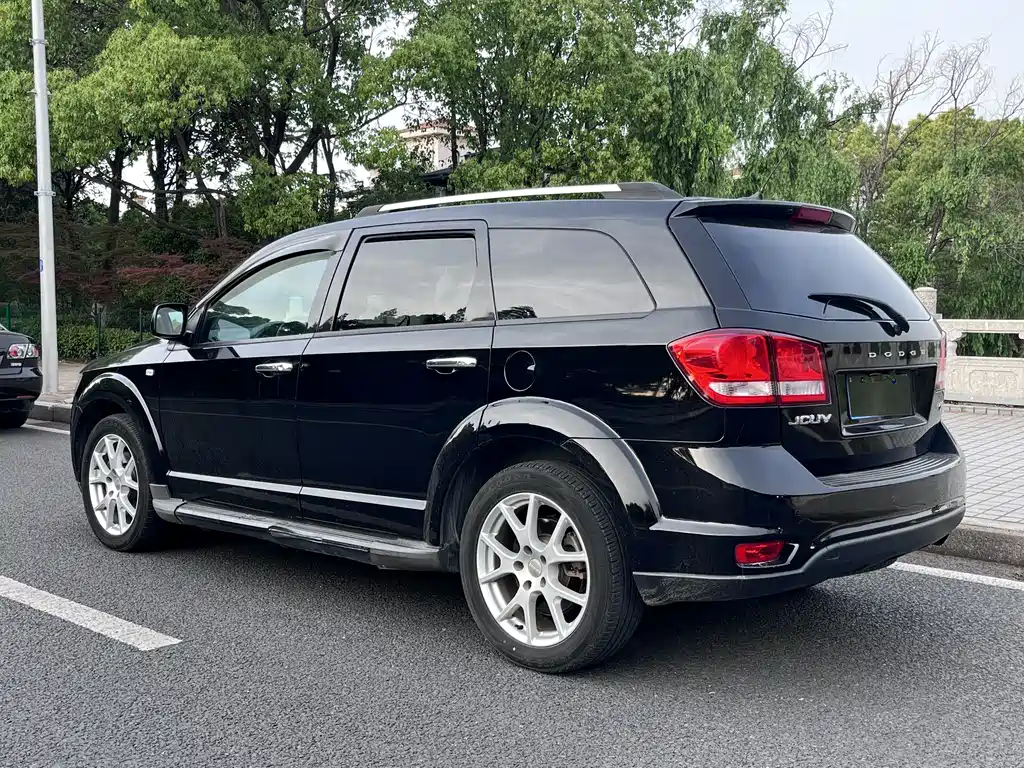 Journey 2.4 L 2 WD Premium Style