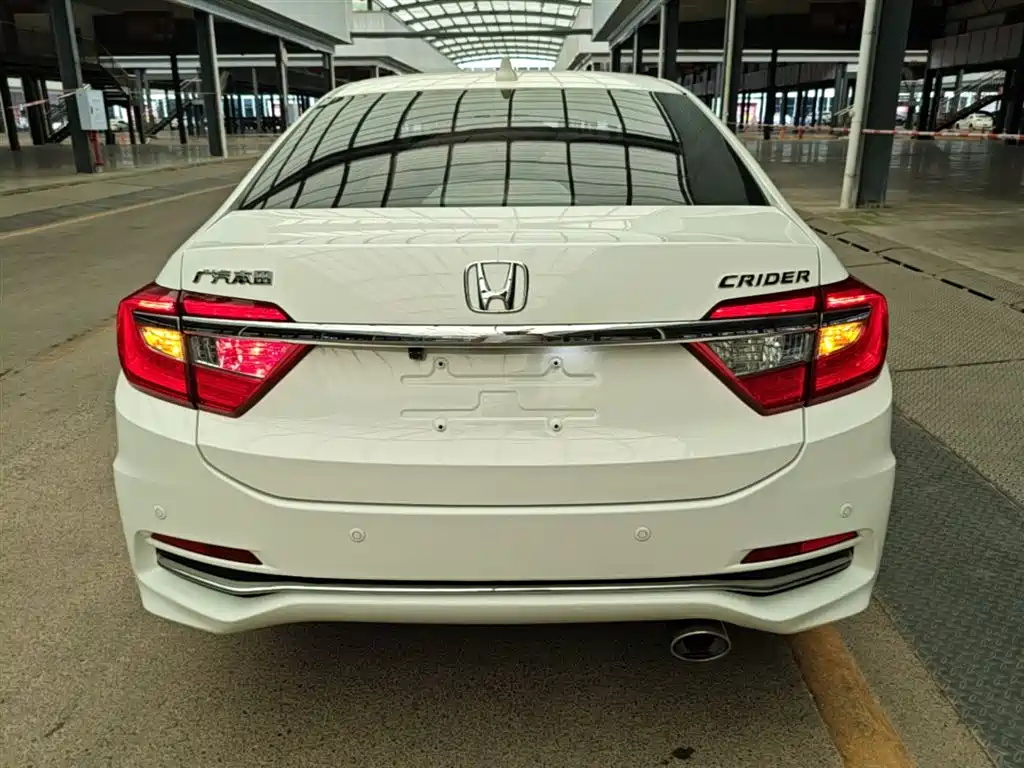 Crider 1.8 L CVT Luxury Special