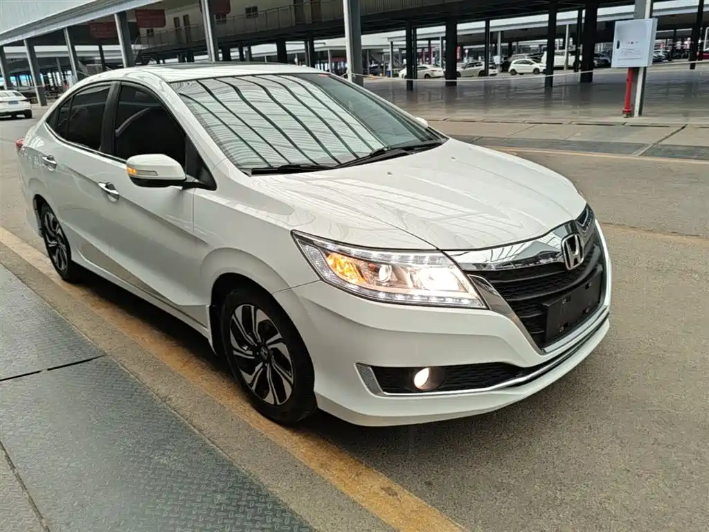 Crider 1.8 L CVT Luxury Special